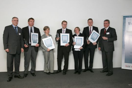 Reichlich Freude bei soviel Erfolg: Die Preisträger und -verleiher des Innovation Awards 2007. Reichlich Freude bei soviel Erfolg: Die Preisträger und -verleiher des Innovation Awards 2007.