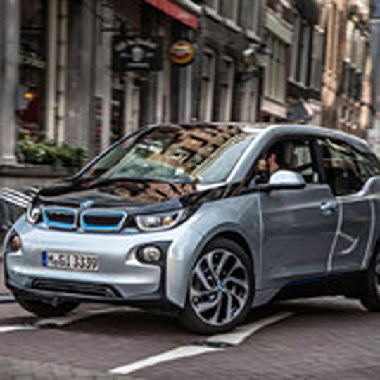 Der BMW i3 kostet mindestens 34.950 Euro.