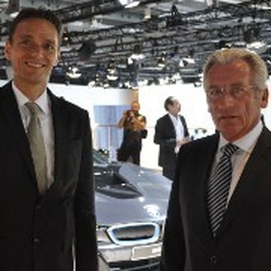 BMW: Hersteller und Verband stehen im Schlagabtausch über die kommenden Vertriebsverträge. BMW: Hersteller und Verband stehen im Schlagabtausch über die kommenden Vertriebsverträge.