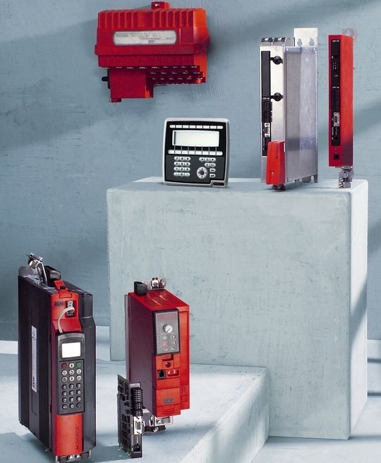 Skalierbare Leistung - Kennzeichen der MOVI-PLC-Steuerungsplattform. Skalierbare Leistung - Kennzeichen der MOVI-PLC-Steuerungsplattform.