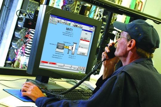 Gefährlichen Schwingungen auf der Spur: PlantWeb-Alerts geben dem Anlagenfahrer klare, eindeutige Hinweise über entstehende Probleme an einer DeltaV-Bedienstation. Gefährlichen Schwingungen auf der Spur: PlantWeb-Alerts geben dem Anlagenfahrer klare, eindeutige Hinweise über entstehende Probleme an einer DeltaV-Bedienstation.