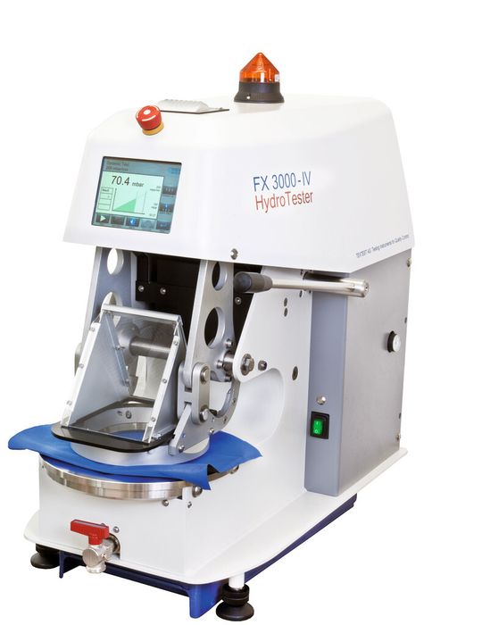 Das Wasserdichtheits-Prüfgerät FX 3000 IV von Textest. Das Wasserdichtheits-Prüfgerät FX 3000 IV von Textest.