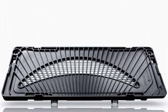 Die patentierten „Elektrodynamisch Planaren Lautsprecher“ (EDPL) bauen sehr klein underfüllen die Anforderungen der OEMs, zum Beispiel hinsichtlich Temperaturstabilität.