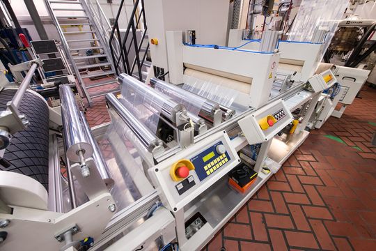 In der hochmodernen 7-Schicht-Coextrusionsanlage können neue Verpackungsfolien aus Ultramid entwickelt werden. In der hochmodernen 7-Schicht-Coextrusionsanlage können neue Verpackungsfolien aus Ultramid entwickelt werden.