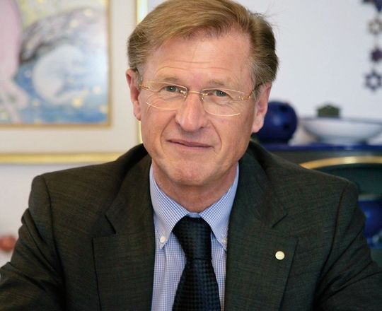 Peter Zimmermann: „Ich behaupte, dass wir etwa 50 % der Tätigkeiten in der Industrie für Dinge aufwenden, die faktisch sinnlos sind.“ Peter Zimmermann: „Ich behaupte, dass wir etwa 50 % der Tätigkeiten in der Industrie für Dinge aufwenden, die faktisch sinnlos sind.“