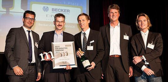Die stolzen Macher der besten B2B Marketing Kampagne 2013: Becker-Antriebe und Diviice mit der Idee „Let it B“ zur Markteinführung des Hausautomationssystems ‚B-TRONIC‘. Im Bild zu sehen sind Dr. Dominik Wagemann, marconomy, Uwe Happel, Becker-Antriebe, Thomas Schmidt, Diviice, Andreas Pfeilschifter, marconomy, und Christian Schmitt, marconomy (von links nach rechts). Die stolzen Macher der besten B2B Marketing Kampagne 2013: Becker-Antriebe und Diviice mit der Idee „Let it B“ zur Markteinführung des Hausautomationssystems ‚B-TRONIC‘. Im Bild zu sehen sind Dr. Dominik Wagemann, marconomy, Uwe Happel, Becker-Antriebe, Thomas Schmidt, Diviice, Andreas Pfeilschifter, marconomy, und Christian Schmitt, marconomy (von links nach rechts).
