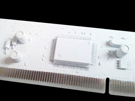 Weiß deckender Schutzlack: Elektronische Komponenten und LEDs lassen sich auf diese Weise schützen. Weiß deckender Schutzlack: Elektronische Komponenten und LEDs lassen sich auf diese Weise schützen.