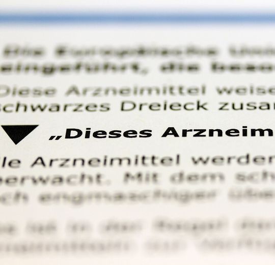 Das schwarze Dreieck weist auf eine besonders engmaschige Überwachung von Arzneimitteln hin. Das schwarze Dreieck weist auf eine besonders engmaschige Überwachung von Arzneimitteln hin.