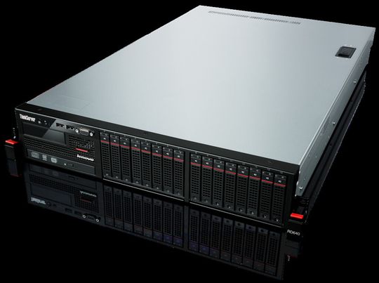 Schmalhans: Der RD640 belegt im Rack nur zwei Höheneinheiten. Schmalhans: Der RD640 belegt im Rack nur zwei Höheneinheiten.