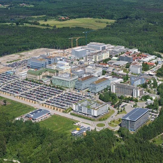 Für die in Penzberg bis 2018 neu entstehenden Arbeitsplätze sucht Roche unter anderem ab sofort verstärkt Ingenieure (Chemie, Biotechnologie, Verfahrenstechnik), promovierte Naturwissenschaftler, Techniker und Laboranten (CTA, BTA, PTA, MTA), Chemikanten und Automatisierungstechniker. Für die in Penzberg bis 2018 neu entstehenden Arbeitsplätze sucht Roche unter anderem ab sofort verstärkt Ingenieure (Chemie, Biotechnologie, Verfahrenstechnik), promovierte Naturwissenschaftler, Techniker und Laboranten (CTA, BTA, PTA, MTA), Chemikanten und Automatisierungstechniker.