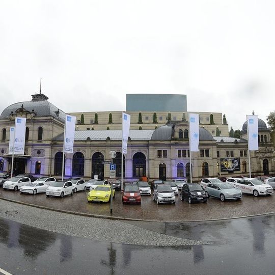 Kongress-Zentrum Baden-Baden: 120 Aussteller präsentierten sich bei der „Elektronik im Fahrzeug 2013“. Kongress-Zentrum Baden-Baden: 120 Aussteller präsentierten sich bei der „Elektronik im Fahrzeug 2013“.