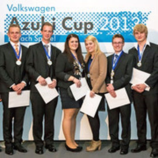 Die sechs Klassensieger des VW-Azubi-Cups 2013: (v.li.) Steffen Mohr, Michael Penninger, Kathrin Gandoy, Anne Beekhuis, Markus Albrecht und Bastian Kieback.