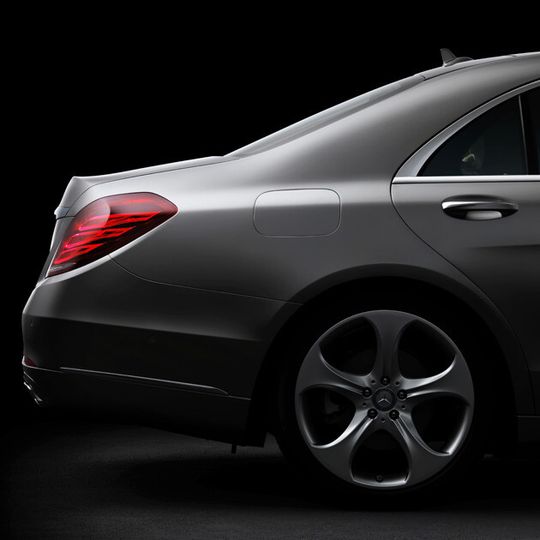 Von den sechs geplanten S-Klasse-Versionen soll eine die Zusatzbezeichnung „Maybach“ erhalten. Von den sechs geplanten S-Klasse-Versionen soll eine die Zusatzbezeichnung „Maybach“ erhalten.