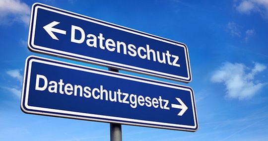 Dass Datenschutz nicht gleich Datenschutzgesetz ist, zeigt die aktuelle Debatte um die neue EU-Datenschutzverordnung. Diese könnte nach aktuellem Stand nämlich nicht nur User schützen, sondern auch Unternehmen in ihrer täglichen Arbeit beeinträchtigen. Dass Datenschutz nicht gleich Datenschutzgesetz ist, zeigt die aktuelle Debatte um die neue EU-Datenschutzverordnung. Diese könnte nach aktuellem Stand nämlich nicht nur User schützen, sondern auch Unternehmen in ihrer täglichen Arbeit beeinträchtigen.
