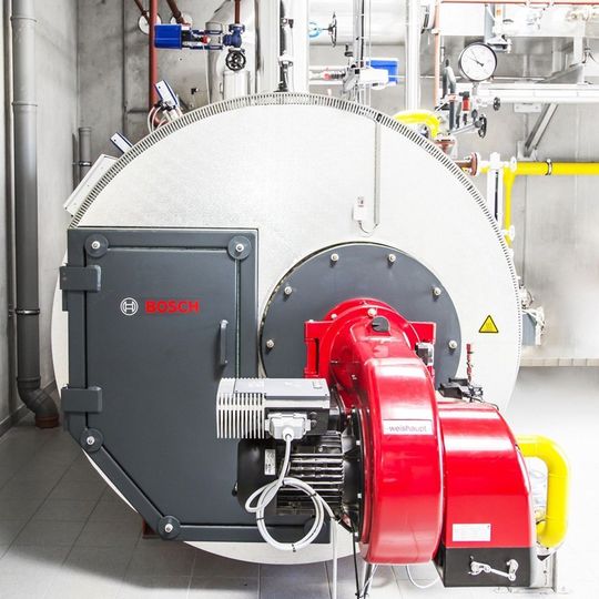 Der Bosch Dampfkessel UL-S mit der effizienten, sauerstoffgeregelten Erdgasfeuerung. Der Bosch Dampfkessel UL-S mit der effizienten, sauerstoffgeregelten Erdgasfeuerung.
