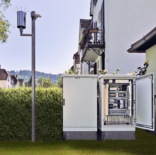 In der Messstation werden Niederschlag, Windgeschwindigkeit, Temperatur und Sonneneinstrahlung aufgenommen und an die Leitwarte weitergeleitet.