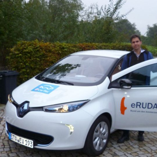 Werner Hillebrand-Hansen legte im Renault ZOE rein elektrisch 1054 Kilometer zwischen Flensburg und Füssen zurück Werner Hillebrand-Hansen legte im Renault ZOE rein elektrisch 1054 Kilometer zwischen Flensburg und Füssen zurück
