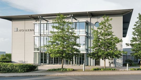 Das Unternehmen Escha Bauelemente mit Sitz in Halver hat mit enmaTek einen neuen Vertriebspartner in Polen gefunden. Das Unternehmen Escha Bauelemente mit Sitz in Halver hat mit enmaTek einen neuen Vertriebspartner in Polen gefunden.