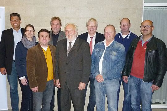 Der neue Vostand der Innung Lüdenscheid: (v. li.) Klaus Ballauf, Nina Trimpop, Michele Turturro (Lehrlingsausschuss), Siegfried Helbig, Walter Trimpop, Alfons Wigger, Peter Sorgler (AU-Beauftragter), Walter Klatt, Elmar Weber.