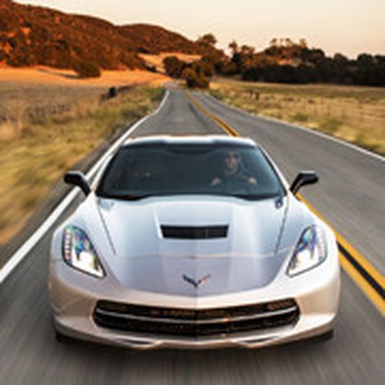 Siebte Auflage: Die neue Corvette Stingray pflegt ihre rabiaten Tugenden, ist in der Neuauflage aber deutlich raffinierter geworden. Siebte Auflage: Die neue Corvette Stingray pflegt ihre rabiaten Tugenden, ist in der Neuauflage aber deutlich raffinierter geworden.
