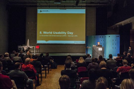 Der Stuttgarter World Usability Day (WUD) zählt hinsichtlich der Anzahl der Besucher und Vorträge sowie der Größe der Ausstellung zu den größten in Deutschland. Der Stuttgarter World Usability Day (WUD) zählt hinsichtlich der Anzahl der Besucher und Vorträge sowie der Größe der Ausstellung zu den größten in Deutschland.