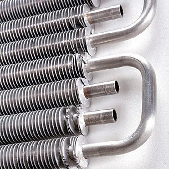 Bild 1: Viele Kühlkörper werden heute aus Gewichts- und Kostengründen aus Aluminium gefertigt und sollten nicht mit Messinganschlüssen kombiniert werden.