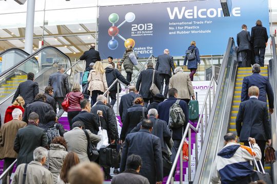 Erster Messetag: Viel los am Eingang Nord der Messe Düsseldorf. Erster Messetag: Viel los am Eingang Nord der Messe Düsseldorf.