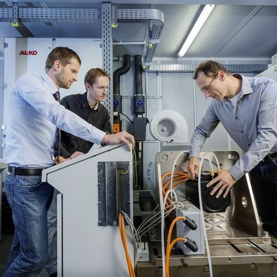 Weiterbildungsseminar "Fachkraft für Elektromobilität" Weiterbildungsseminar "Fachkraft für Elektromobilität"