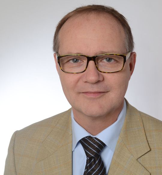 Als Geschäftsführer des Ivam Fachverbands soll Dr. Thomas Roland Dietrich ab Januar 2014 die strategische Richtung des Vorstands im Tagesgeschäft umsetzen. Der Schwerpunkt liegt darauf, das Potenzial der Mikrosystemtechnik in den Zielmärkten weiter voranzutreiben. Als Geschäftsführer des Ivam Fachverbands soll Dr. Thomas Roland Dietrich ab Januar 2014 die strategische Richtung des Vorstands im Tagesgeschäft umsetzen. Der Schwerpunkt liegt darauf, das Potenzial der Mikrosystemtechnik in den Zielmärkten weiter voranzutreiben.