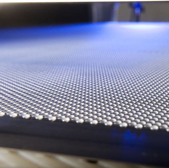 Das GMP-gerechte Granuliersystem Rotoform 4G produziert gleichmäßige und formstabile Pastillen. Das GMP-gerechte Granuliersystem Rotoform 4G produziert gleichmäßige und formstabile Pastillen.