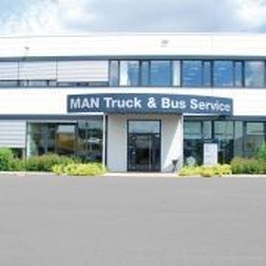 Seit 2009 liegt das MAN-Center in Kirchheim direkt an der A 7. Seit 2009 liegt das MAN-Center in Kirchheim direkt an der A 7.