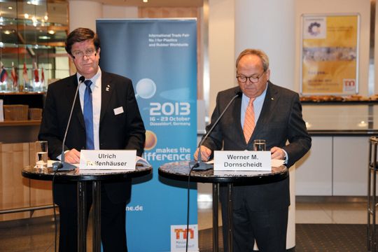 Ulrich Reifenhäuser (links) und Werner M. Dornscheidt konnten am letzten Messetag auf eine durchwegs gelungene K zurückblicken. Ulrich Reifenhäuser (links) und Werner M. Dornscheidt konnten am letzten Messetag auf eine durchwegs gelungene K zurückblicken.