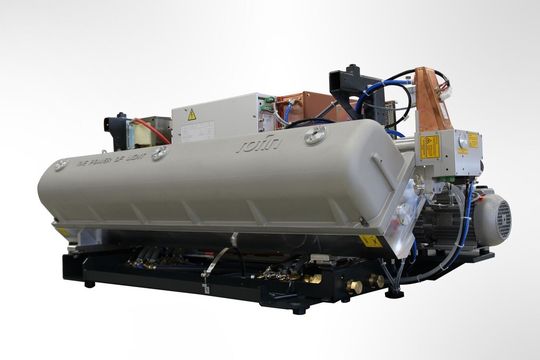 Auf der Messe zeigt Rofin seinen bewährten CO2-Slab-Laser, den DC 040 mit 4 kW mittlerer Leistung, als Integrationsmodul. Ab sofort kann dieser Laser mit seinem geschlossenen Strahlengang auch ohne Gehäuse in bestehende Anlagenkonzepte integriert werden. Auf der Messe zeigt Rofin seinen bewährten CO2-Slab-Laser, den DC 040 mit 4 kW mittlerer Leistung, als Integrationsmodul. Ab sofort kann dieser Laser mit seinem geschlossenen Strahlengang auch ohne Gehäuse in bestehende Anlagenkonzepte integriert werden.