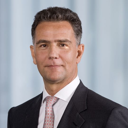 Dr. Brice Koch verlässt ABB und wird neuer CEO von OC Oerlikon. Dr. Brice Koch verlässt ABB und wird neuer CEO von OC Oerlikon.