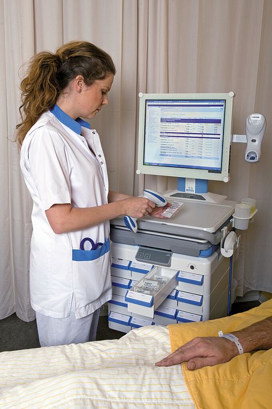 Die Amis-Medikamentenbox: Sie ist in Bezug auf Bedienung und Design in den Amis-Wagen eingepasst. Die Amis-Medikamentenbox: Sie ist in Bezug auf Bedienung und Design in den Amis-Wagen eingepasst.