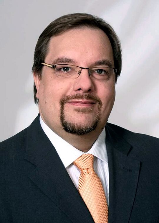 Dr. Frank Reininghaus: „Übersetzungssysteme sind für die mehrsprachige Kommunikation in der Medizintechnik in Zukunft unerlässlich.“ Dr. Frank Reininghaus: „Übersetzungssysteme sind für die mehrsprachige Kommunikation in der Medizintechnik in Zukunft unerlässlich.“