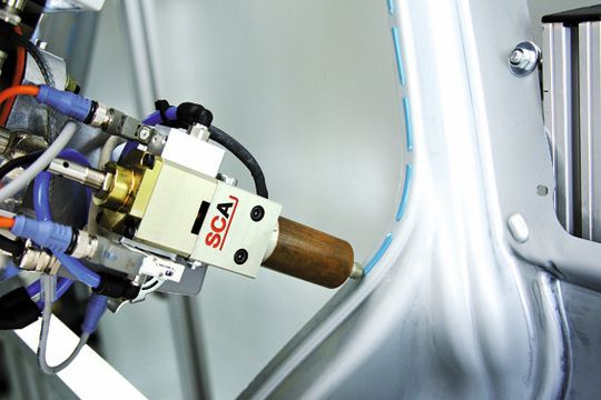 Die SYS6000 von SCA Schucker eignet sich für robotergestützte Verfahren. Die SYS6000 von SCA Schucker eignet sich für robotergestützte Verfahren.