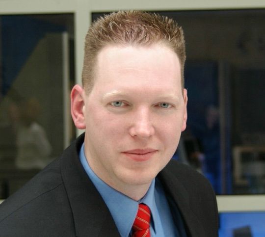 Michael Schröder betreut als Corporate Account Manager die großen Systemhäuser. Michael Schröder betreut als Corporate Account Manager die großen Systemhäuser.