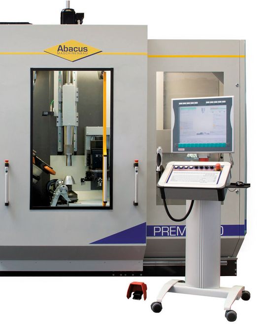 Bild 1: Die Drückmaschine Premo 600, bei der die Hauptspindel in die Vertikale gedreht ist, arbeiten nicht gegen die Schwerkraft sondern nutzt sie. Bild 1: Die Drückmaschine Premo 600, bei der die Hauptspindel in die Vertikale gedreht ist, arbeiten nicht gegen die Schwerkraft sondern nutzt sie.