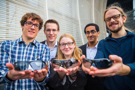 Das Team der TU Darmstadt sicherte sich mit der intelligente Schutzbrille den ersten 1. Platz beim Cosima-Wettbewerb 2013. Das Team der TU Darmstadt sicherte sich mit der intelligente Schutzbrille den ersten 1. Platz beim Cosima-Wettbewerb 2013.