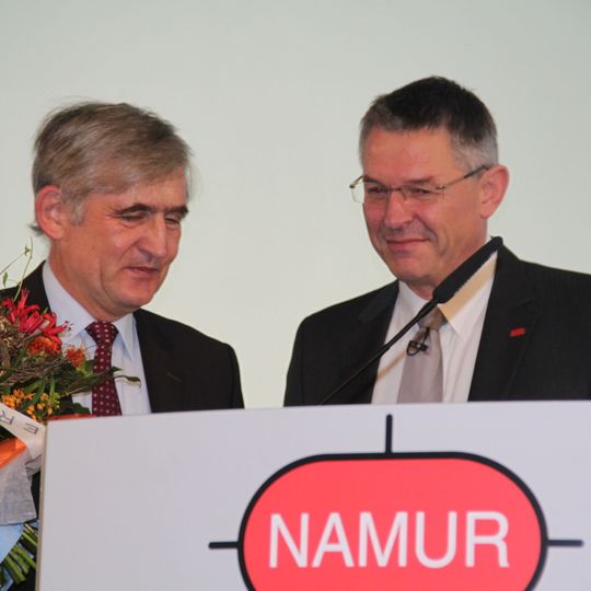 Norbert Kuschnerus (li.), BTS, bekommt von Wilhelm Otten die Ehrenmitgliedschaft auf der Namur-Hauptsitzung verliehen. Norbert Kuschnerus (li.), BTS, bekommt von Wilhelm Otten die Ehrenmitgliedschaft auf der Namur-Hauptsitzung verliehen.