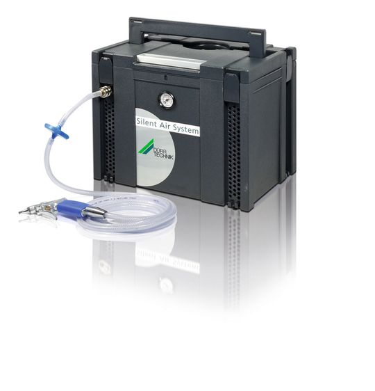 Durch sein kompaktes Design passt das Silent Air System (SAS-38) von Dürr Technik gut in jeden Praxisschrank. Durch sein kompaktes Design passt das Silent Air System (SAS-38) von Dürr Technik gut in jeden Praxisschrank.