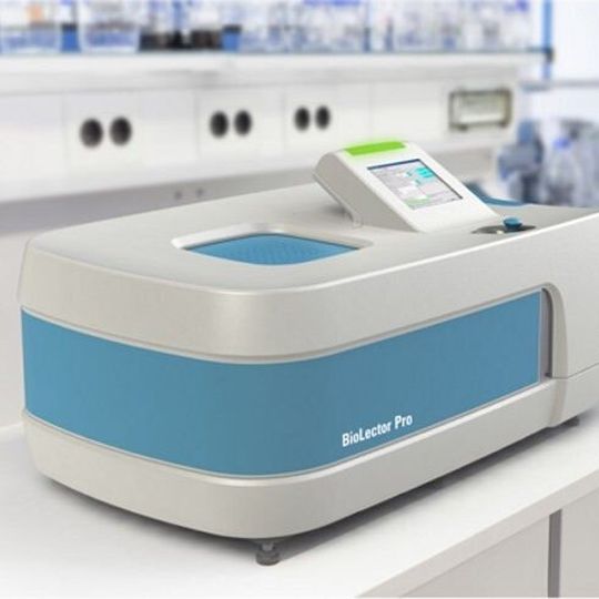 Der Biolector Pro ist eine neue Generation von Mikrobioreaktoren mit mikrofluidischer Chip-Technologie von m2p-labs Der Biolector Pro ist eine neue Generation von Mikrobioreaktoren mit mikrofluidischer Chip-Technologie von m2p-labs