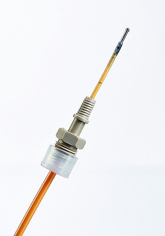 Der multimodale Katheter, hier mit Peek Bolt, kombiniert intrakraniellen Druck, intrakranielle Temperatur und Sauerstoffpartialdruck. Der multimodale Katheter, hier mit Peek Bolt, kombiniert intrakraniellen Druck, intrakranielle Temperatur und Sauerstoffpartialdruck.