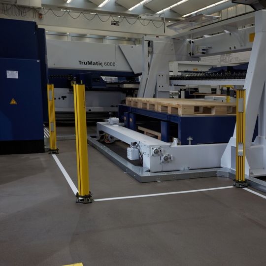 Die Zugangssicherung der Trumatic 6000 erfolgt mit Mehrstrahl-Sicherheits-Lichtschranken der Baureihe MLD 500 von Leuze electronic. Die Zugangssicherung der Trumatic 6000 erfolgt mit Mehrstrahl-Sicherheits-Lichtschranken der Baureihe MLD 500 von Leuze electronic.