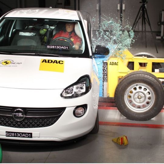 Das neue System soll den OEMs als Ansporn dienen, um auch die Kleinstwagen mit den besten Sicherheitssystemen auszustatten. So hatte beispielsweise der Opel Adam in der Grundausstattung kürzlich nur vier statt der erreichbaren fünf Sterne bekommen. Das neue System soll den OEMs als Ansporn dienen, um auch die Kleinstwagen mit den besten Sicherheitssystemen auszustatten. So hatte beispielsweise der Opel Adam in der Grundausstattung kürzlich nur vier statt der erreichbaren fünf Sterne bekommen.