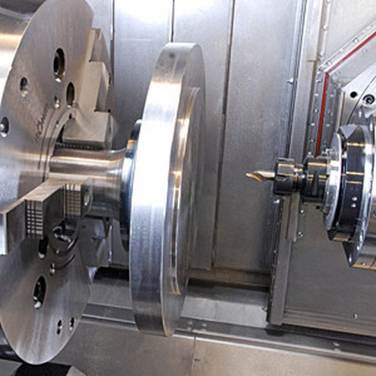 Bild 1: Das Kraftspannfutter mit 500 mm Durchmesser sorgt für einen schnellen und einfachen Backen- und Spannzeugwechsel.