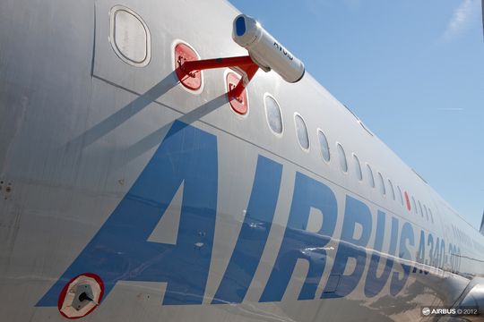 Infrarot-Auge kontra Vulkanasche: Der AVOID-Sensor am Rumpf des Airbus A340 Infrarot-Auge kontra Vulkanasche: Der AVOID-Sensor am Rumpf des Airbus A340