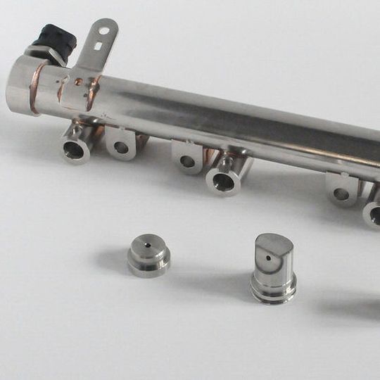 Für Verbindungsteile am Hochdruck-Rail sind reine, korrosionsbeständige und mechanisch feste Stähle gefordert. Für Verbindungsteile am Hochdruck-Rail sind reine, korrosionsbeständige und mechanisch feste Stähle gefordert.