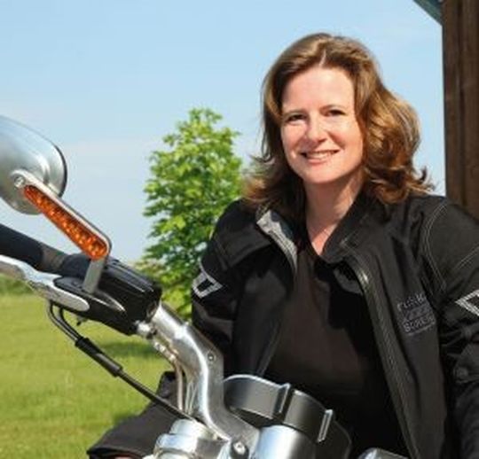 Frauke Tietz weiß wie Frauen auf und am Motorrad ticken und gibt Händlern wertvolle Tipps. Frauke Tietz weiß wie Frauen auf und am Motorrad ticken und gibt Händlern wertvolle Tipps.